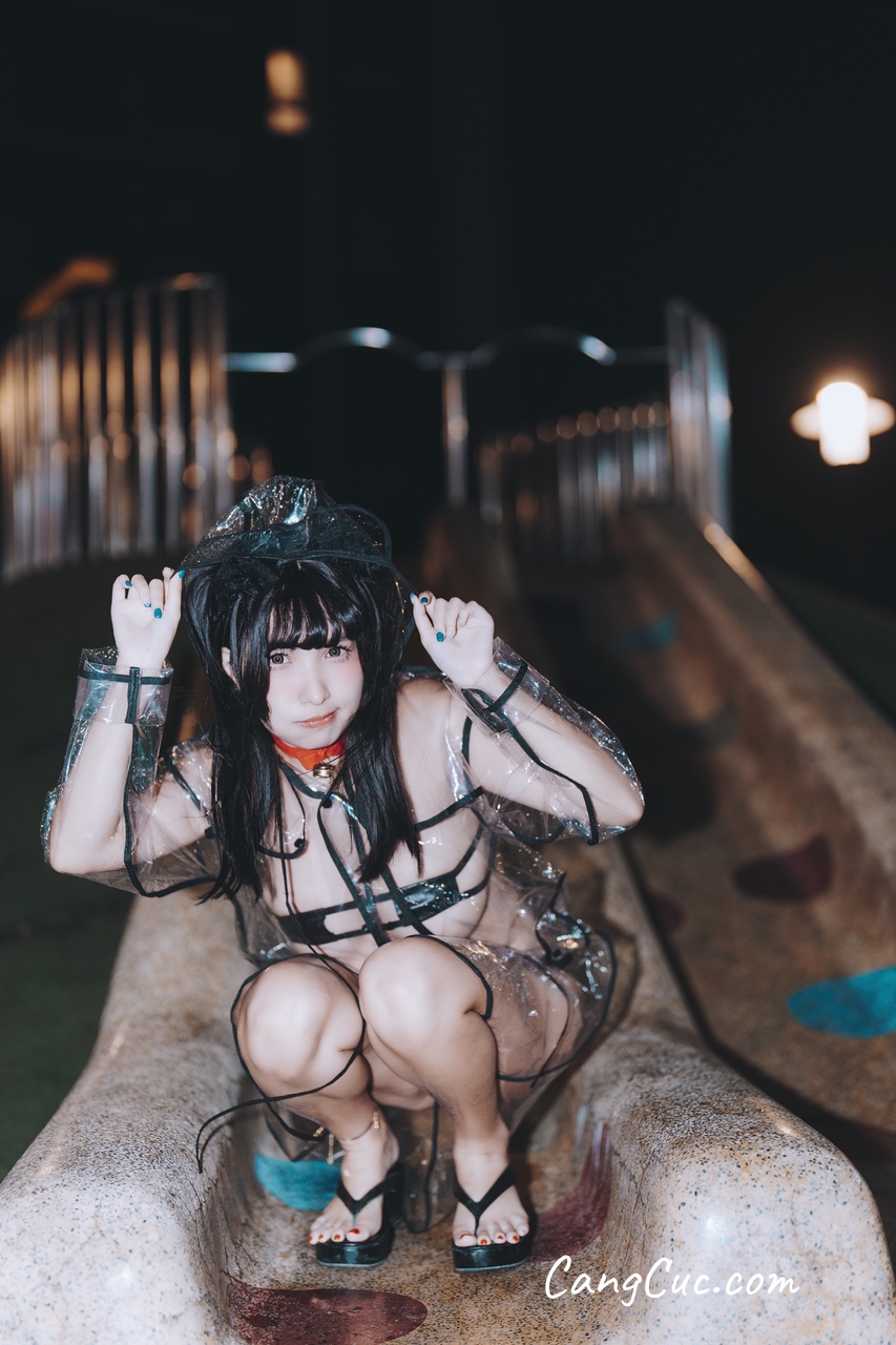 Coser@慕慕Momo – 溜雨衣貓貓